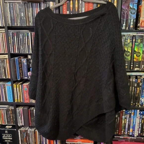 BCBGMaxAzria Black Cable Knit Asymmetrical Sweater Size Small/Medium - Picture 1 of 4